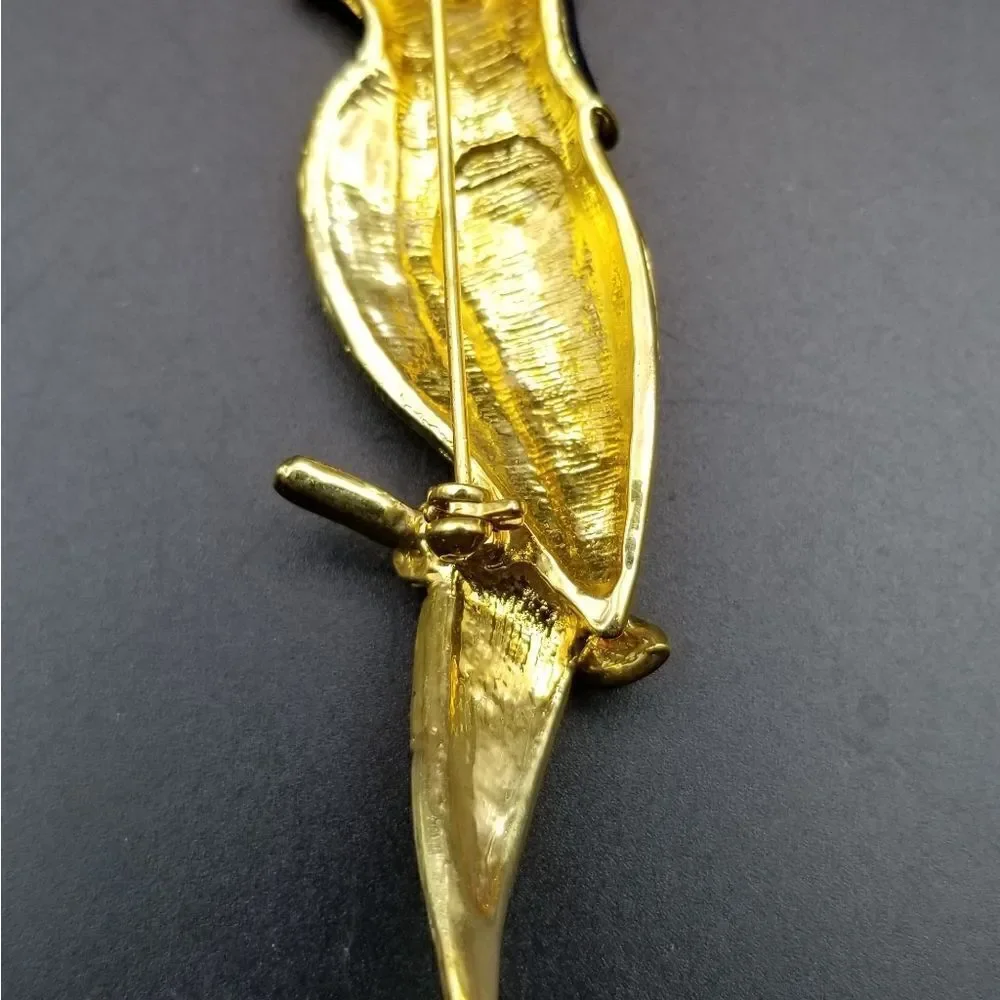 Crystal cluster parrot bird brooch. BR106